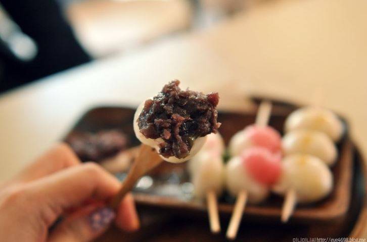 Pink cherry blossom shaved ice and soft dango rice cakes served at Dango Jib cafe near Hapjeong in Mapo-gu Seoul